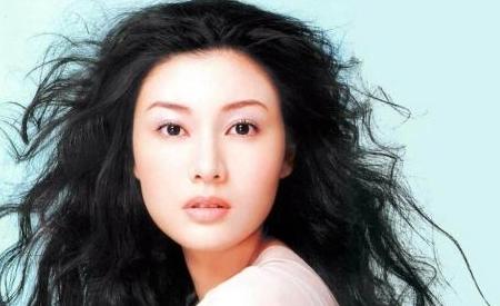 李嘉欣嫁入豪门，为什么不愿生孩子？