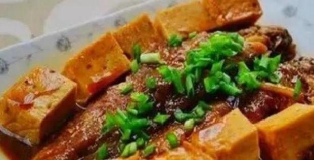 精选美食推荐：红烧黄鱼炖豆腐，酸菜鸡，自制鸡柳的做法