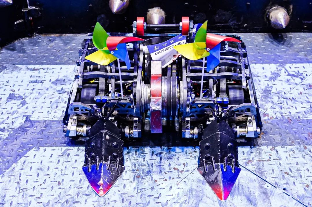 玄智格斗机器人丨深海巨鲨钢齿的黑科技奥秘
