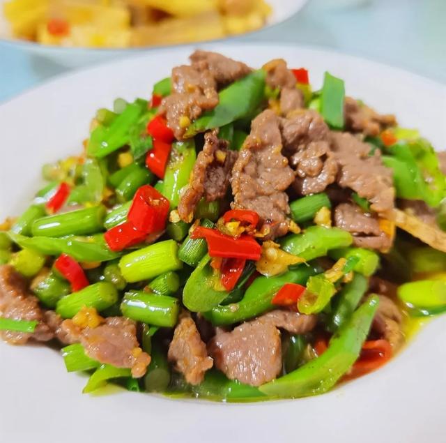 美食家常菜推荐:蒜苔小炒牛肉,西红柿辣椒炒豆角,空心菜梗炒肉