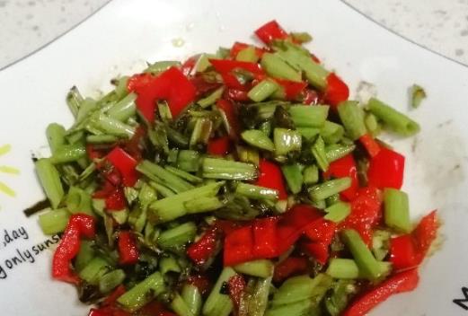 西红柿滑肉汤，空心菜杆炒红椒，梅干菜扣肉的做法