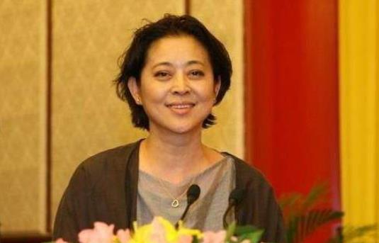 倪萍为儿子东奔西走，儿子眼睛问题治好，如今身强体健