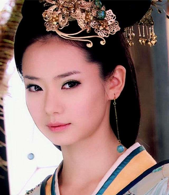 戚薇曾与林心如搭档出演两部古装剧，一次饰演林心如母亲