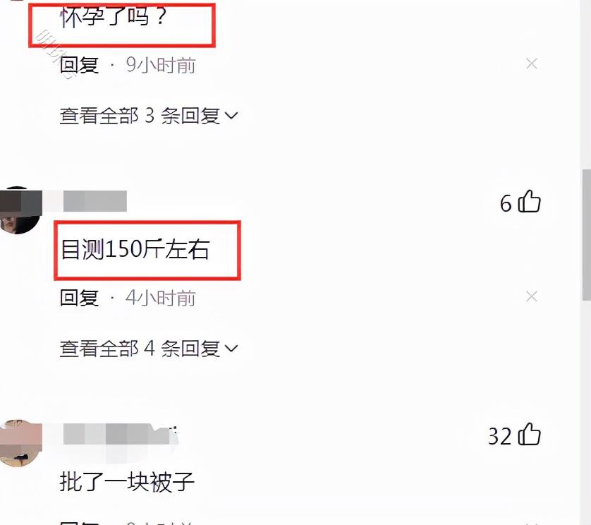 李湘带小鲜肉现身机场，戴毛线帽时尚大方，网友发现肚子更大了