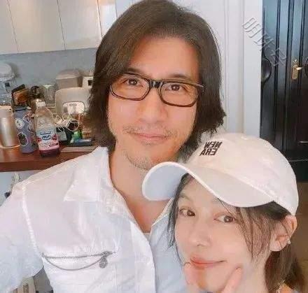 王力宏事件成小型混战，李靓蕾获好友点赞