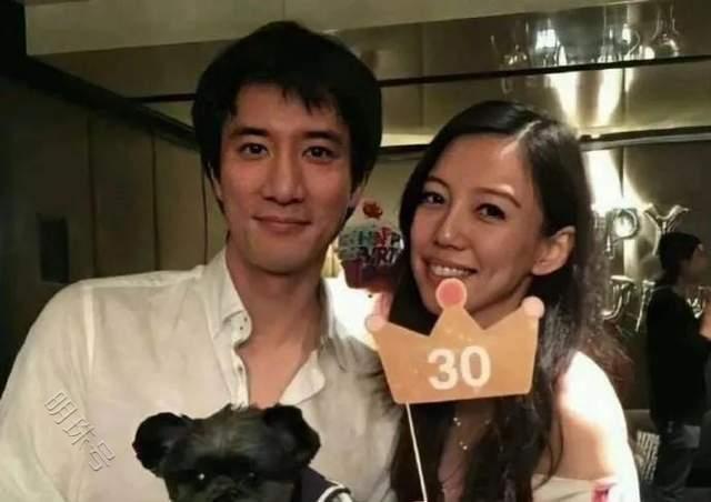 王力宏晒离婚协议翻译“蕾神之锤”的称号，网友们则翘首以盼