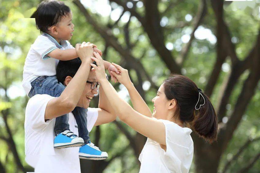 时刻提醒孩子他有能力解决各种问题，并从错误中学习