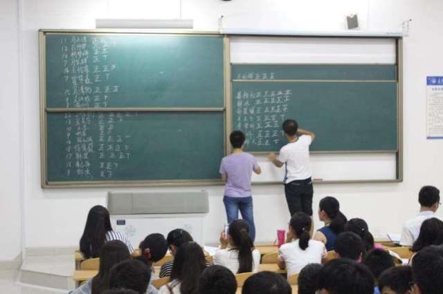 为什么学生入学前要登记家长的家庭资源？