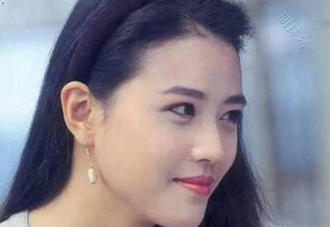 53岁周海媚离婚后仍不结婚，离婚后29年仍不结婚