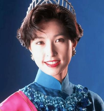 曾是香港小姐冠军，与黎明、刘青云相爱多年，如今55岁依旧单身