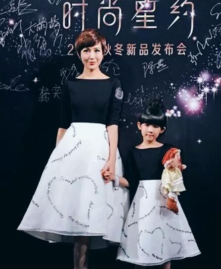 明星们对自己家的小姑娘、小正太也是宠得不行