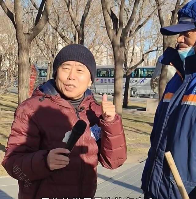 64岁潘长江为冬奥会工作人员送温暖，网友：谢孟伟痛哭不已