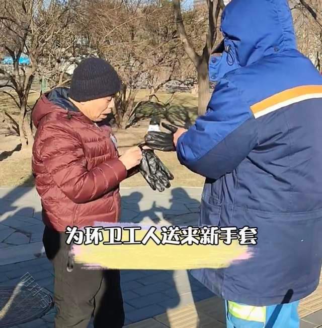 64岁潘长江为冬奥会工作人员送温暖，网友：谢孟伟痛哭不已