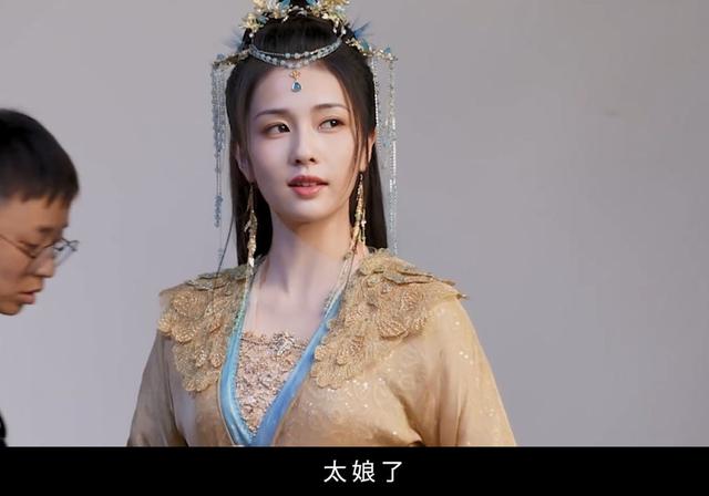 《长月烬明》花絮视频，罗云熙霸气俊美，黄海冰惊艳了多少人！