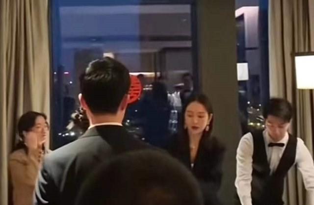 王鸥参加妹妹婚礼，德云社演员何九华惊喜现身！