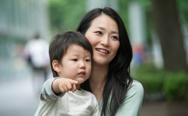 “凭啥她彩礼比我高，你要买辆车补偿”女子攀比，责怪丈夫家偏心