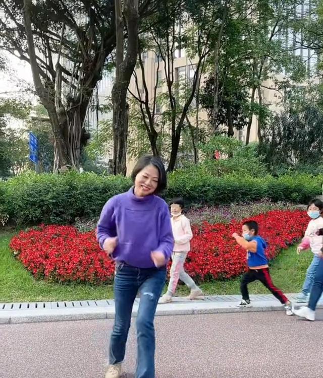 55岁女星刘玉翠宣布加入退休广场舞天团