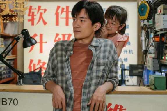 刘德华易烊千玺以歌励人“笨小孩”精神点燃人生《奇迹》