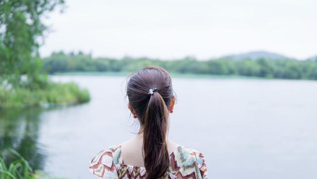 婚前丈夫提出夫妻AA，一年后小姑子出嫁，妻子才看清真面目