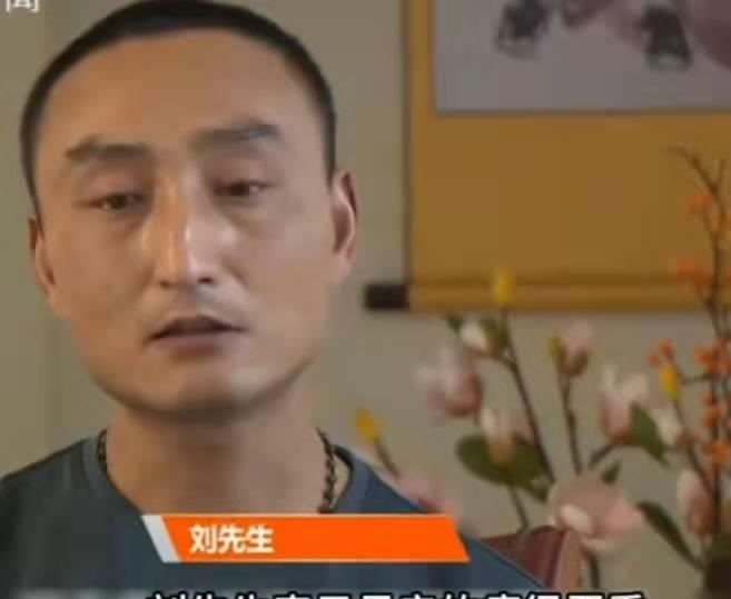 老房子拆迁了，分了两套新房，他却一套都没有，心里特别不舒服