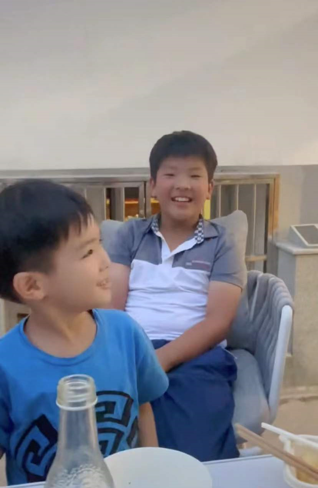 杨子晒四岁儿子互动视频，安迪变化较大