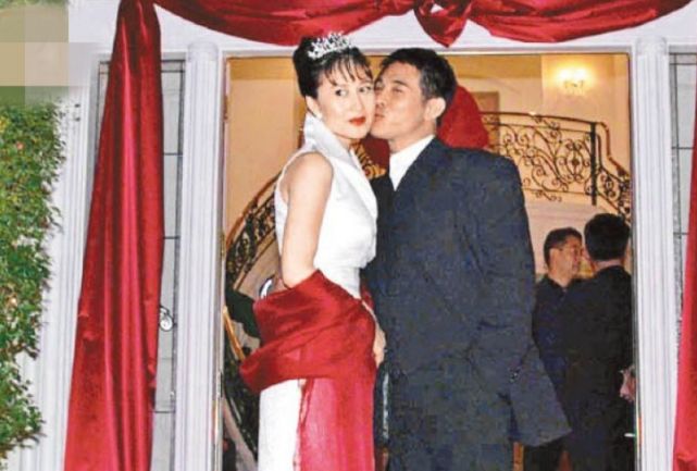 李连杰妻子利智庆祝60岁大寿，不与家人合影超低调
