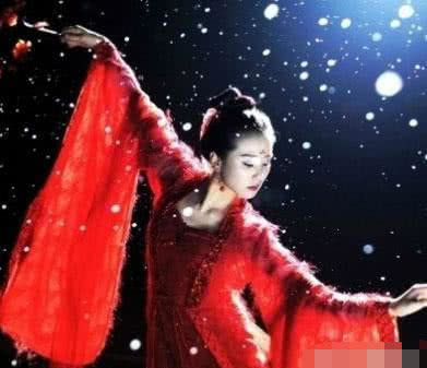 4位“红衣落雪”的女星，杨幂唯美，最后一个很悲伤