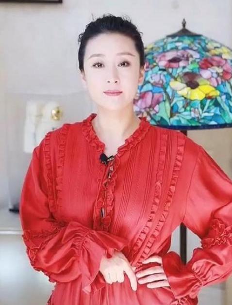 她嫁给大19岁富商，但女儿颜值一言难尽