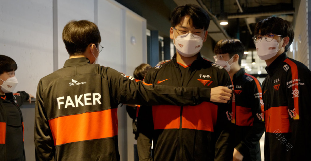 faker、小吕布gumayusi一己之力冲散t1阵型