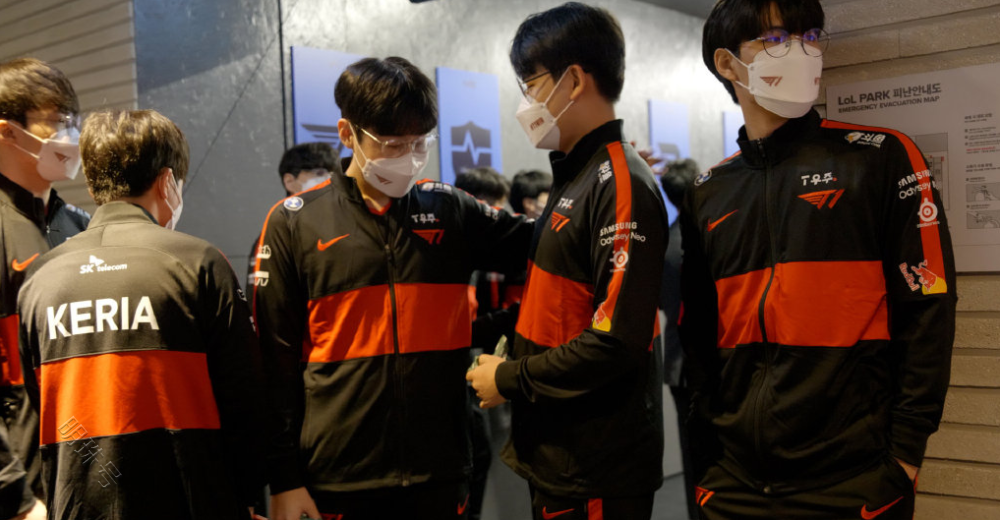 faker、小吕布gumayusi一己之力冲散t1阵型