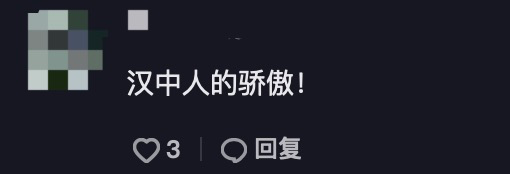 主持人季小军、胡蝶现身录制晚会，俩人中气十足，配合默契