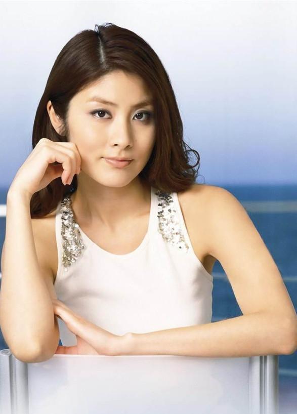 46岁陈慧琳天生好命，身高优势和漂亮外表抢镜，还是个富二代
