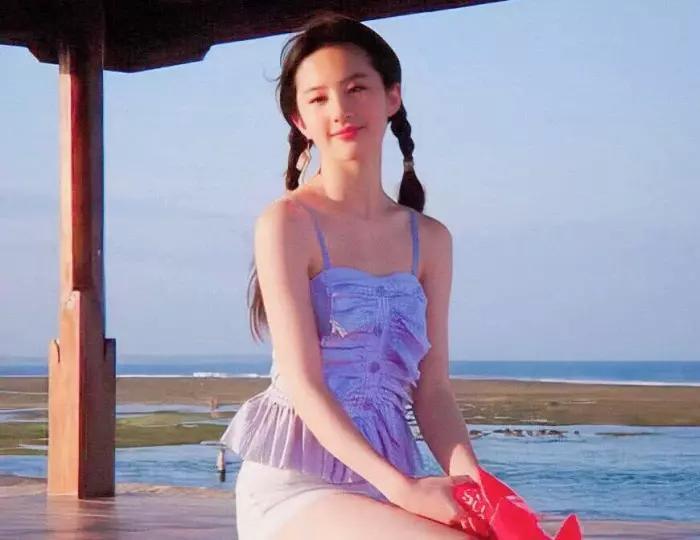 刘亦菲18岁旧照曝光，皮肤白嫩身材性感，你喜欢吗？