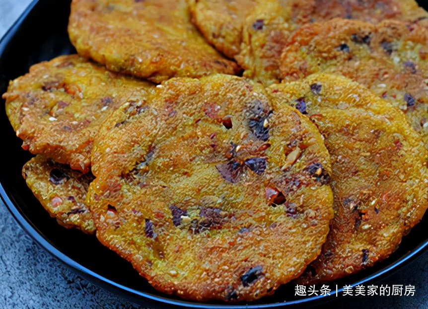 花生芝麻饼这样做天天吃都不会腻，香甜酥脆的早餐饼