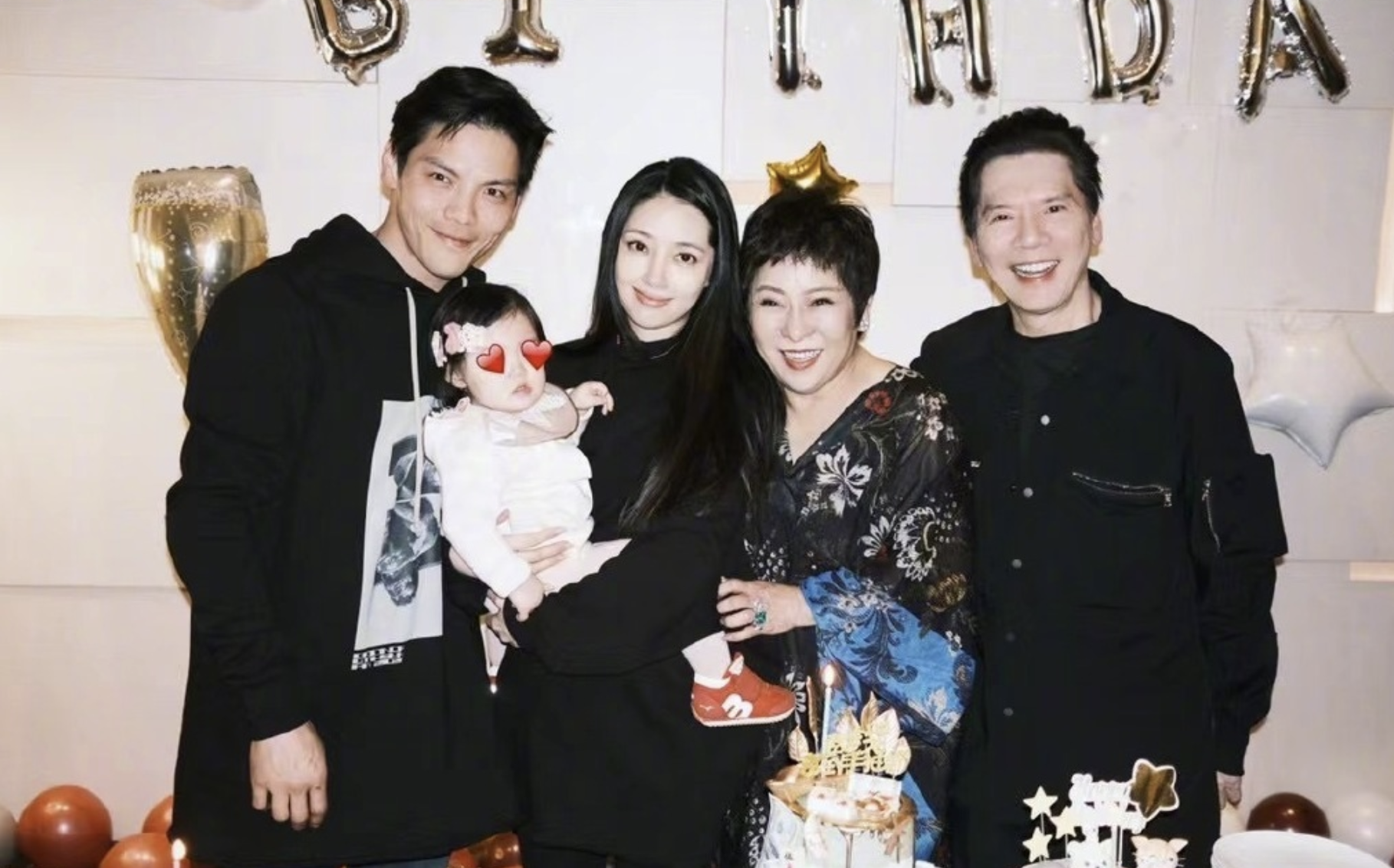 郭碧婷38岁生日，向佐分享母亲和妻子的庆生合照
