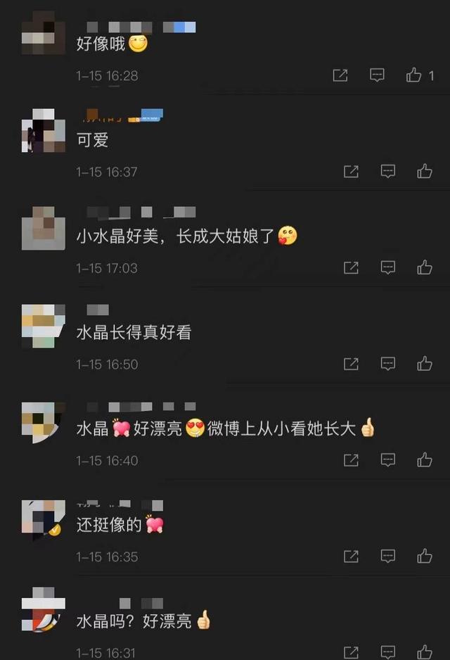 翁虹晒与14岁女儿合照，母女俩同框似姐妹，小水晶颜值不输母亲