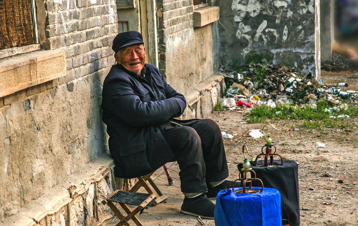 晚年凄惨的老人，多半是年轻时这4件事没做好，老了自食其果