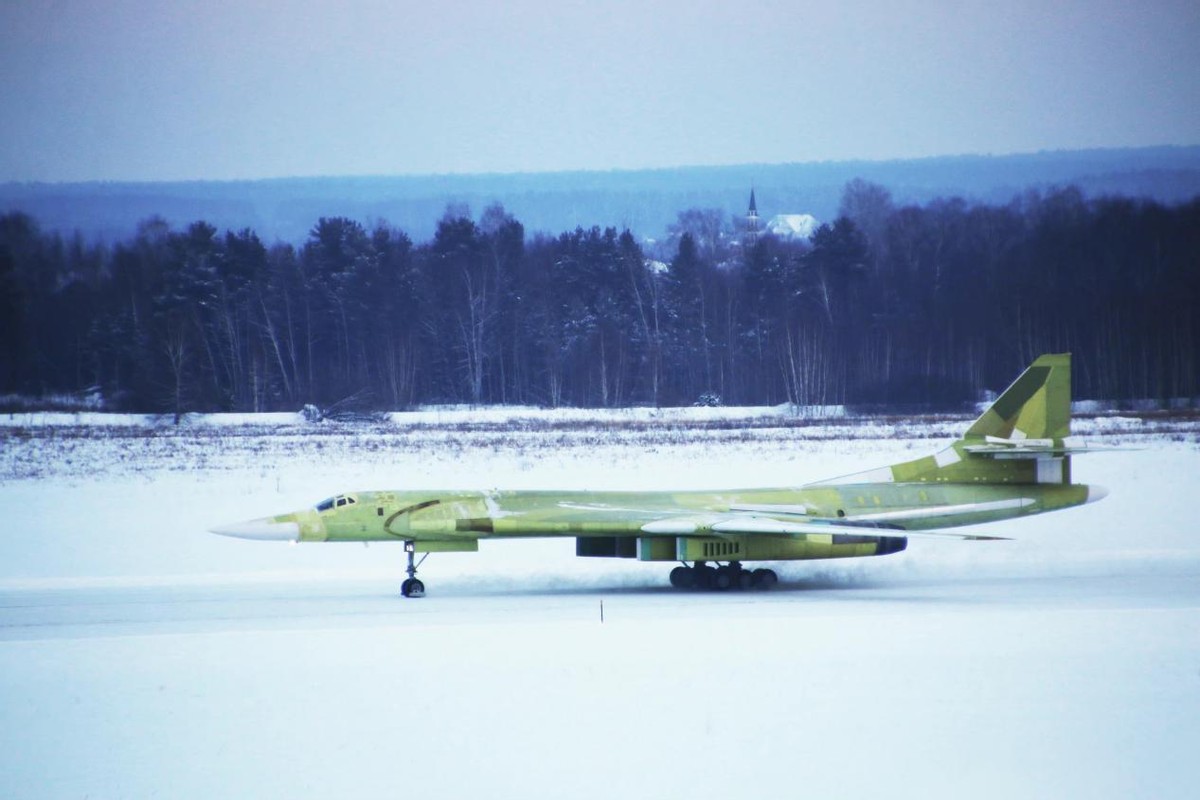传奇再现！俄罗斯首架新型图-160M成功试飞，突破多年技术瓶