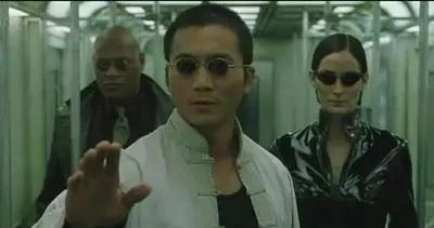 他是《黑客帝国》中唯一一位华人演员，出道至今十分受欢迎