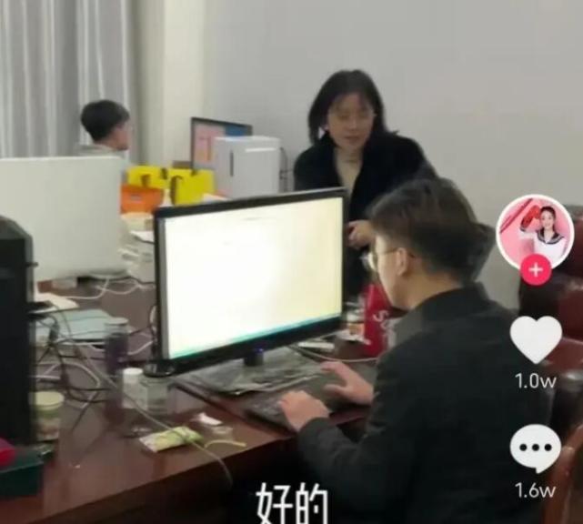 陈亚男被迫转战其他平台开直播，原因有两点