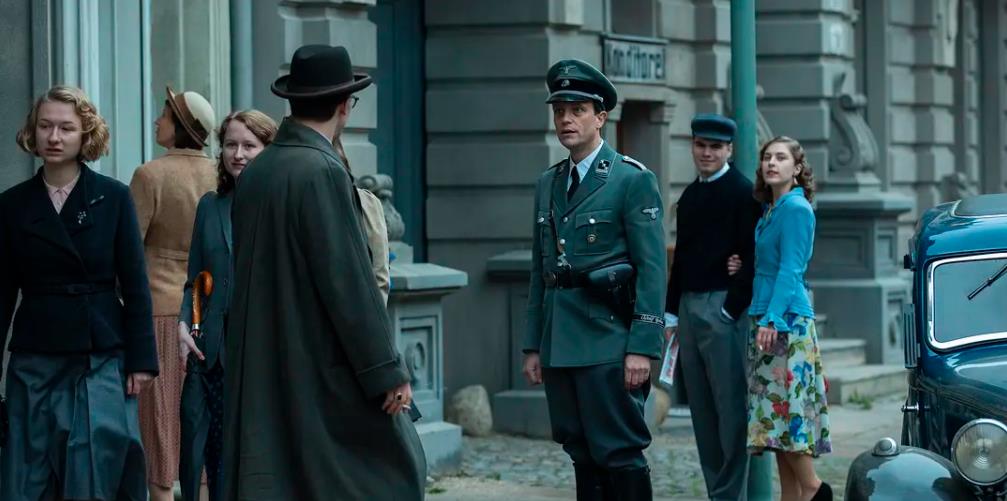 《慕尼黑：战争边缘》一部游走于真实与虚假之间的历史电影
