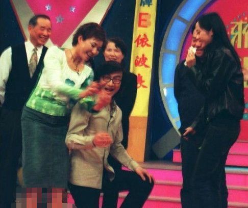 汪峰第一任妻子齐丹近照曝光，离婚十五年，如今她早已泯然众人矣