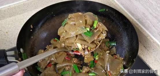 超级下饭酸辣椒炒粉皮，和米饭简直是绝绝子的搭配