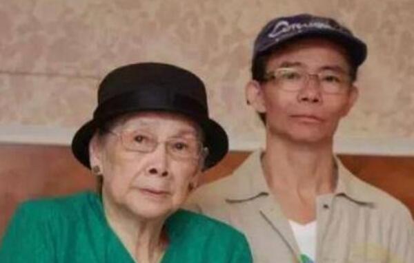 95岁梅艳芳妈妈拍卖女儿内衣裤，死不安宁