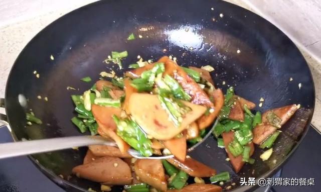 小孩子都爱吃的午餐肉，这样加工一下更下饭，孩子们都能接受