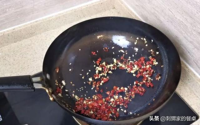 土豆丝怎么变成零食，大人孩子都无法拒绝的美味，简单几步做好！