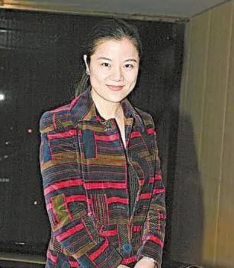 83岁钢琴大师刘诗昆罕见携妻女接受采访，一家三口同框画面温馨