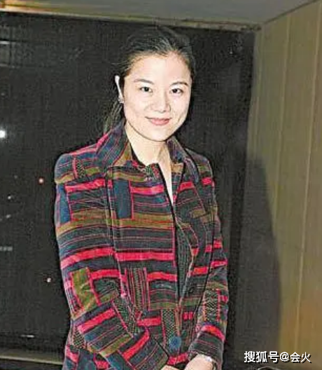 83岁钢琴大师刘诗昆罕见携妻女接受采访，小36岁娇妻怀抱爱女