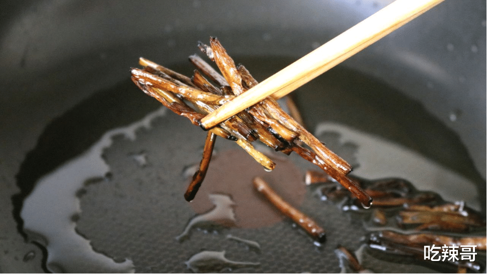 葱油拌面，只要准备好食材，几分钟就能完成，香而不腻