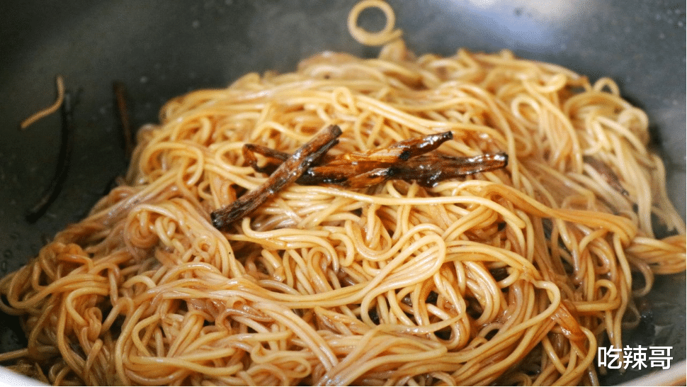 葱油拌面，只要准备好食材，几分钟就能完成，香而不腻